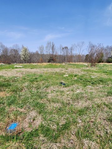 639 Houston Fielder Rd, Clarksville, TN 37043