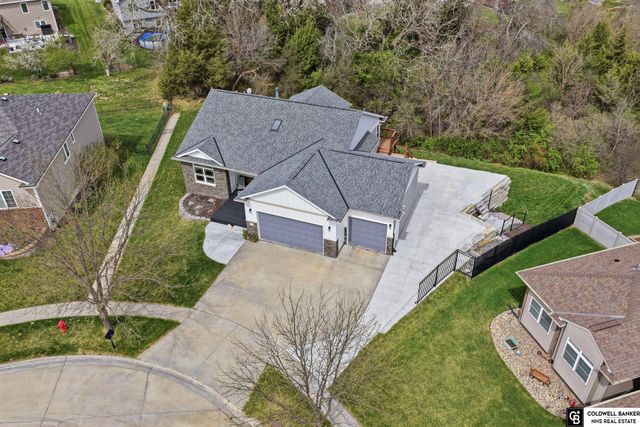 1757 NW Flader Court, Lincoln, NE 68528