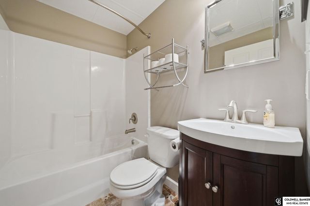 1757 NW Flader Court, Lincoln, NE 68528