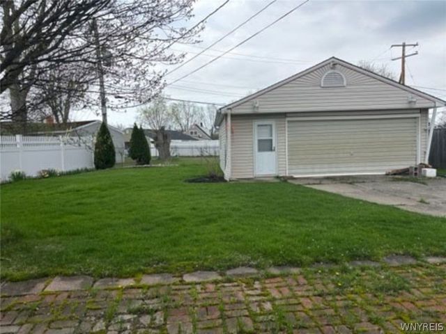 28 Crescent Road, Grand Island, NY 14072