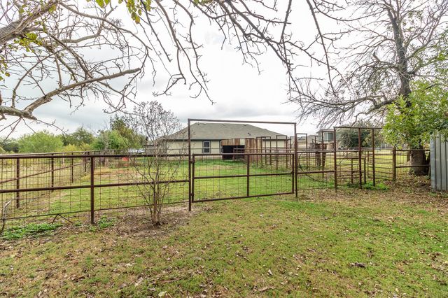801 S Sutton Street, Mabank, TX 75147