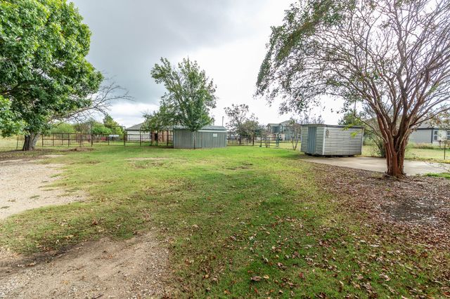 801 S Sutton Street, Mabank, TX 75147