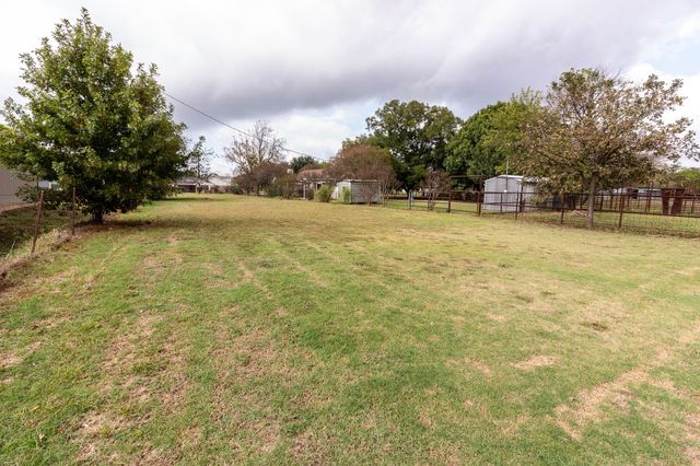 801 S Sutton Street, Mabank, TX 75147