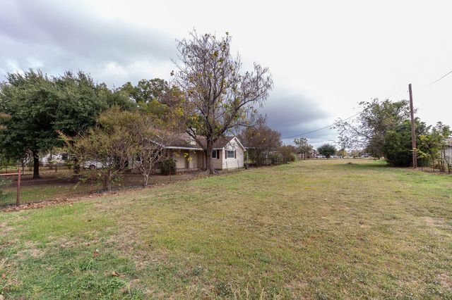801 S Sutton Street, Mabank, TX 75147