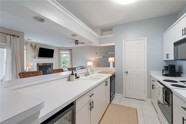 2301 Beach Haven Dr Apt 202, Virginia Beach, VA 23451