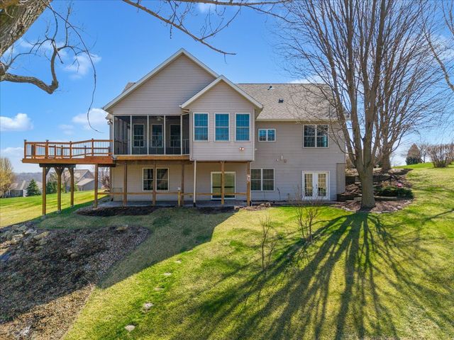 27090 238th Street, Le Claire, IA 52753