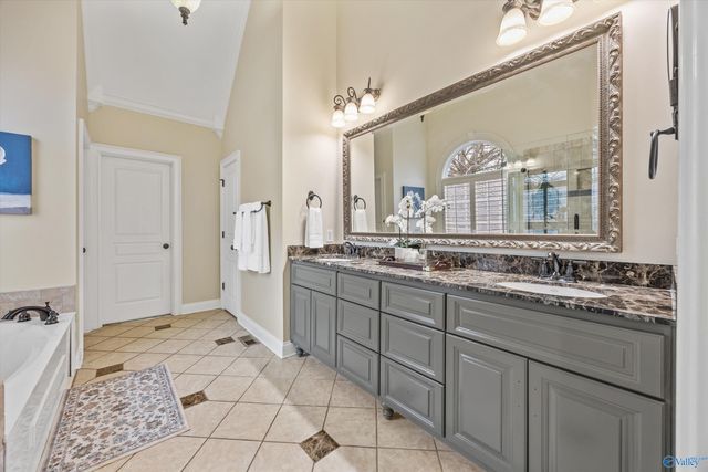 13012 Huntcliff Road SE, Huntsville, AL 35803