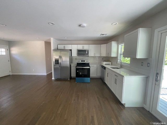 604 High Street, Port Jefferson, NY 11777