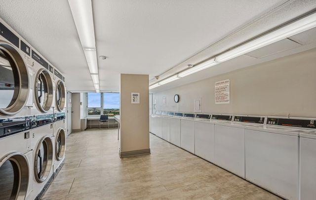 2728 N Hampden Court 605, Chicago, IL 60614