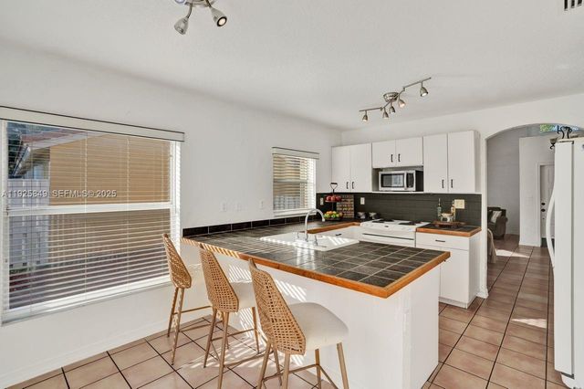 1256 NW 125th Ter, Sunrise, FL 33323