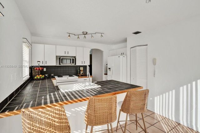 1256 NW 125th Ter, Sunrise, FL 33323