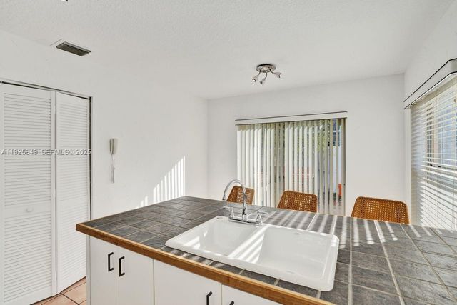 1256 NW 125th Ter, Sunrise, FL 33323