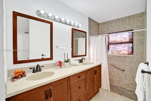 1256 NW 125th Ter, Sunrise, FL 33323