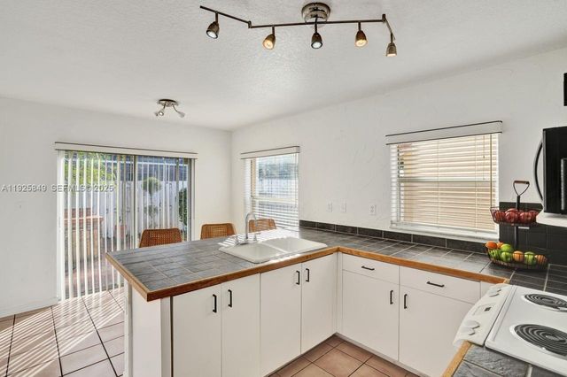 1256 NW 125th Ter, Sunrise, FL 33323