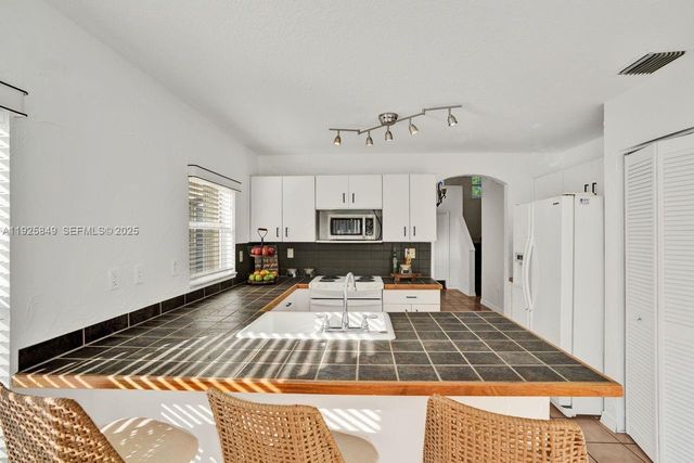 1256 NW 125th Ter, Sunrise, FL 33323