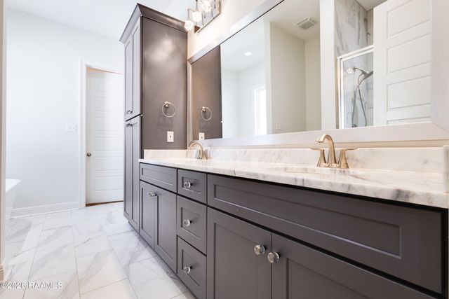 301 Keelingwood Lane, Lafayette, LA 70507