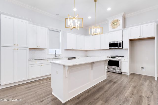 301 Keelingwood Lane, Lafayette, LA 70507