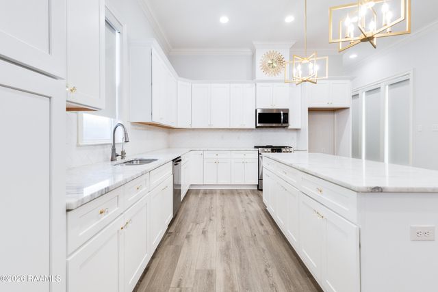 301 Keelingwood Lane, Lafayette, LA 70507