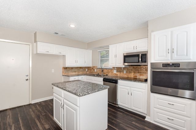 6908 Briardale Drive, North Richland Hills, TX 76182