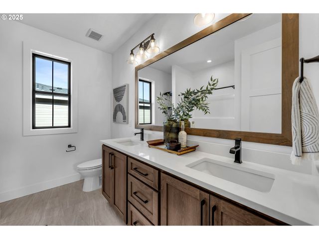 231 W KOA St, Washougal, WA 98671