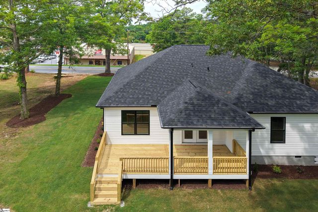 206 N Hamilton Street, Williamston, SC 29697