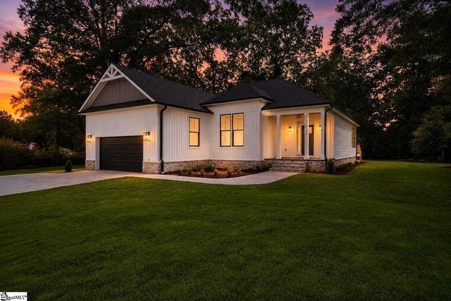206 N Hamilton Street, Williamston, SC 29697