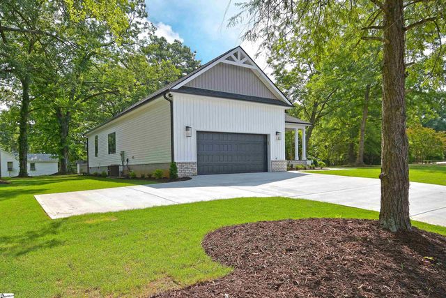206 N Hamilton Street, Williamston, SC 29697
