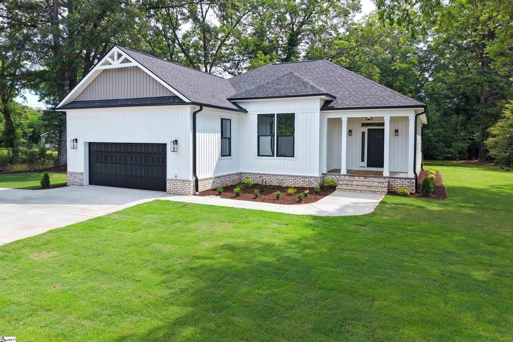 206 N Hamilton Street, Williamston, SC 29697