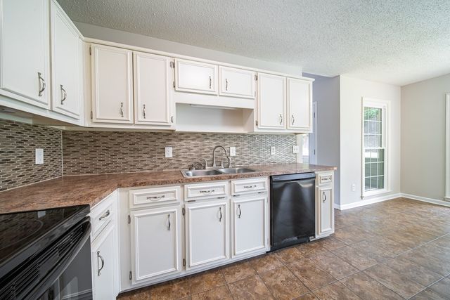 3306 Hummingbird Court, Phenix City, AL 36867
