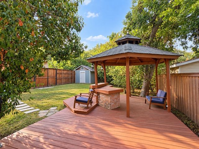 2221 Park Place Avenue, Fort Worth, TX 76110