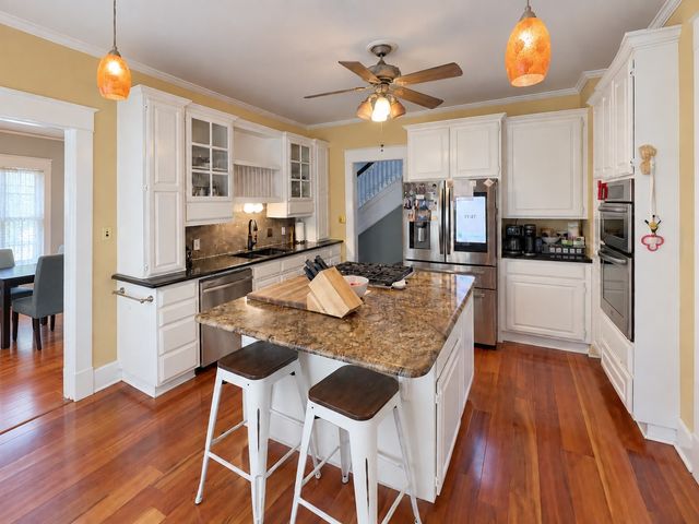 2221 Park Place Avenue, Fort Worth, TX 76110