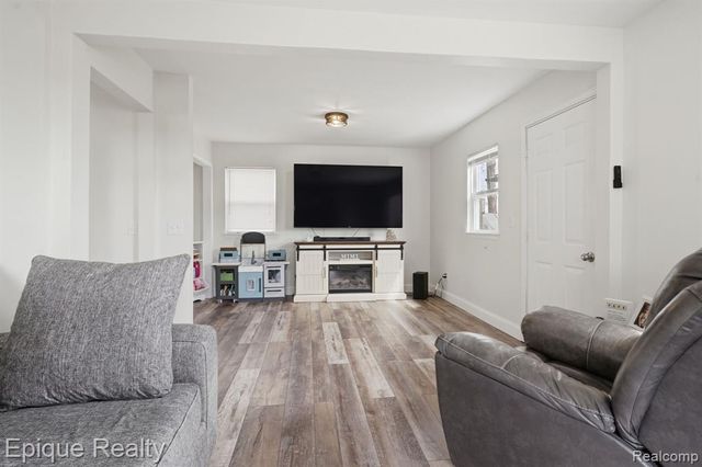 11605 Elmdale Road, Whitmore Lake, MI 48189