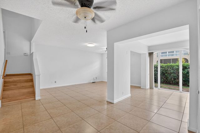 6671 Via Regina 6671, Boca Raton, FL 33433