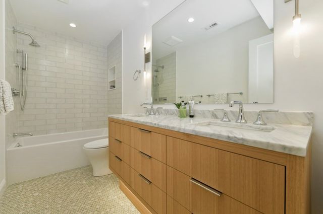 15 Pleasant St 1, Cambridge, MA 02139
