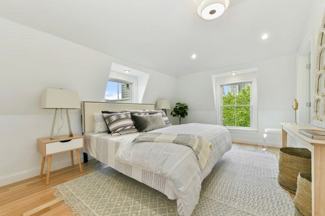 15 Pleasant St 1, Cambridge, MA 02139