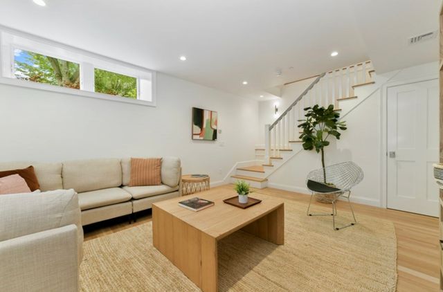 15 Pleasant St 1, Cambridge, MA 02139