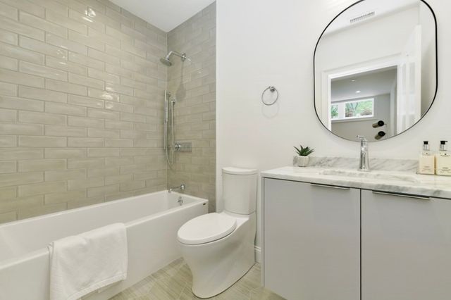 15 Pleasant St 1, Cambridge, MA 02139