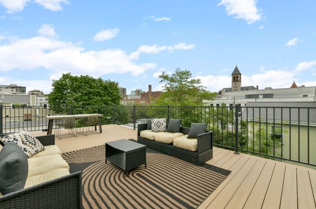 15 Pleasant St 1, Cambridge, MA 02139