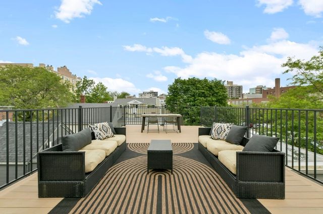15 Pleasant St 1, Cambridge, MA 02139