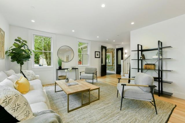 15 Pleasant St 1, Cambridge, MA 02139