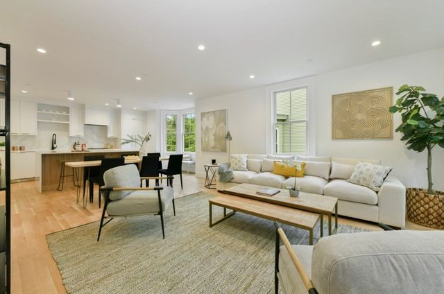 15 Pleasant St 1, Cambridge, MA 02139