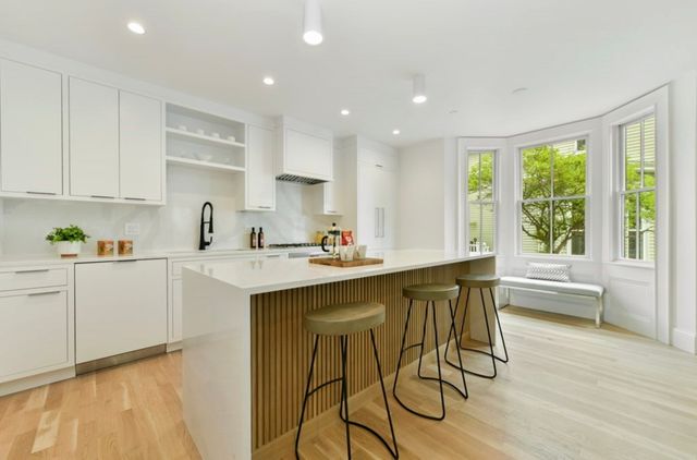 15 Pleasant St 1, Cambridge, MA 02139