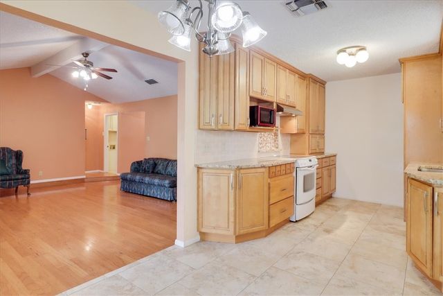 2854 Tumbleweed Dr, Corpus Christi, TX 78410