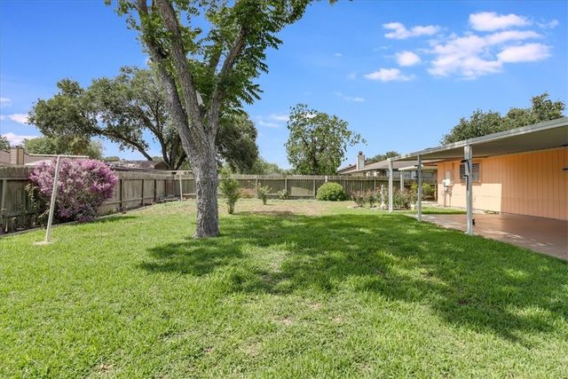 2854 Tumbleweed Dr, Corpus Christi, TX 78410