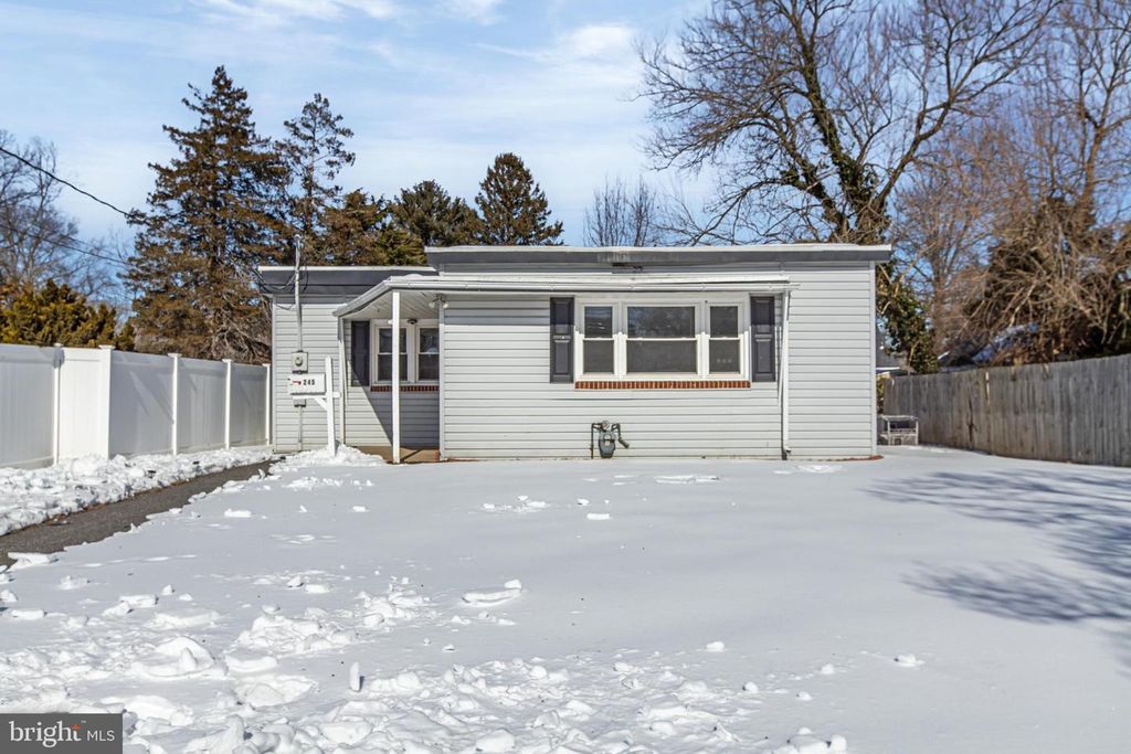 245 W CHAMPLAIN AVE, Wilmington, DE 19804