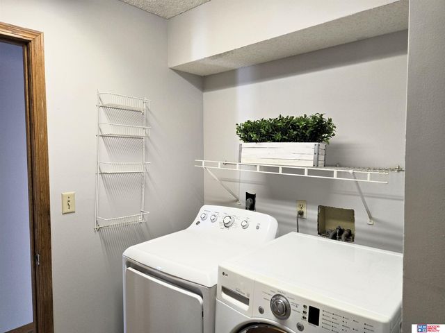 3036 Laredo Drive, Lincoln, NE 68516