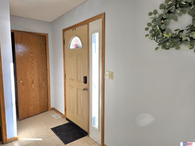 3036 Laredo Drive, Lincoln, NE 68516