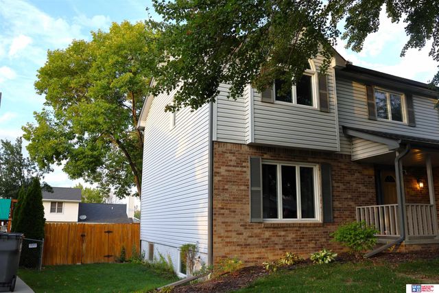 3036 Laredo Drive, Lincoln, NE 68516