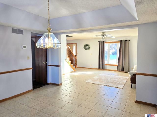 3036 Laredo Drive, Lincoln, NE 68516