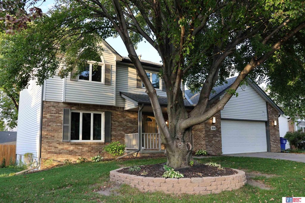 3036 Laredo Drive, Lincoln, NE 68516